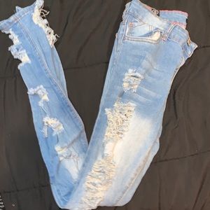 Jeans w/ holes